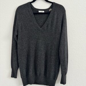 Equipment 100% Cashmere Gray Deep Crew Neck Sweater Relaxed Fit. Size S